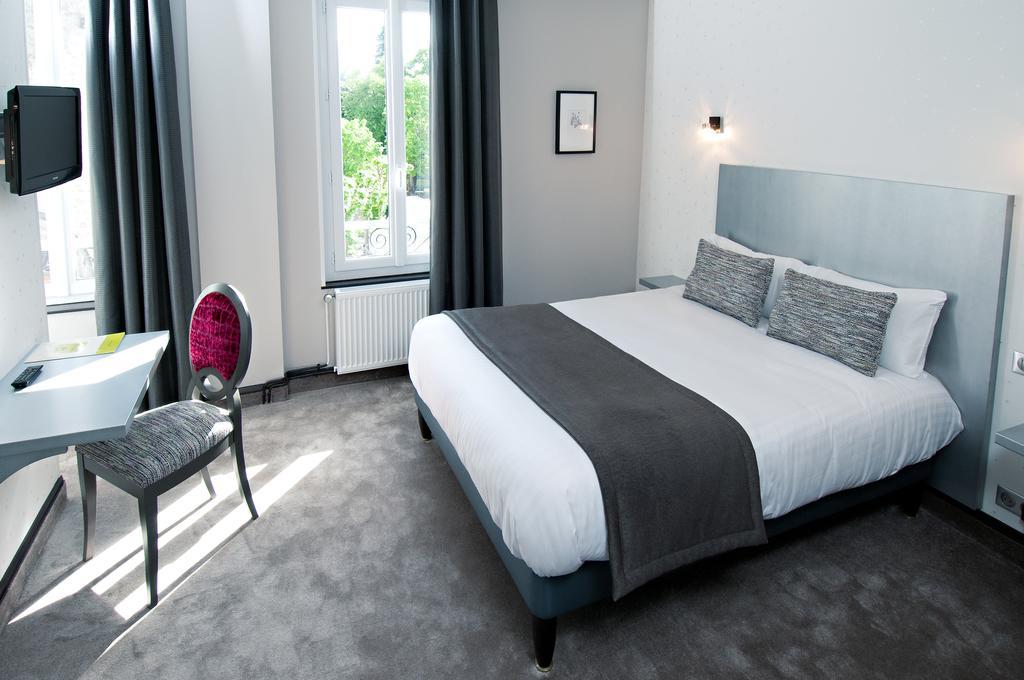 Logis Hotel Restaurant Nougier Saint-Etienne-de-Fursac Room photo